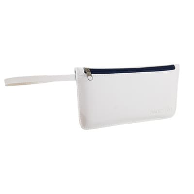 uma necessaire branca com um ziper azul