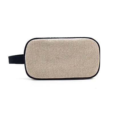 uma necessaire cor de caramelo com ziper azul