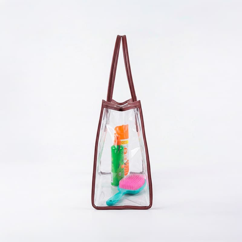 bolsa praia com itens internos usada como brinde promocional