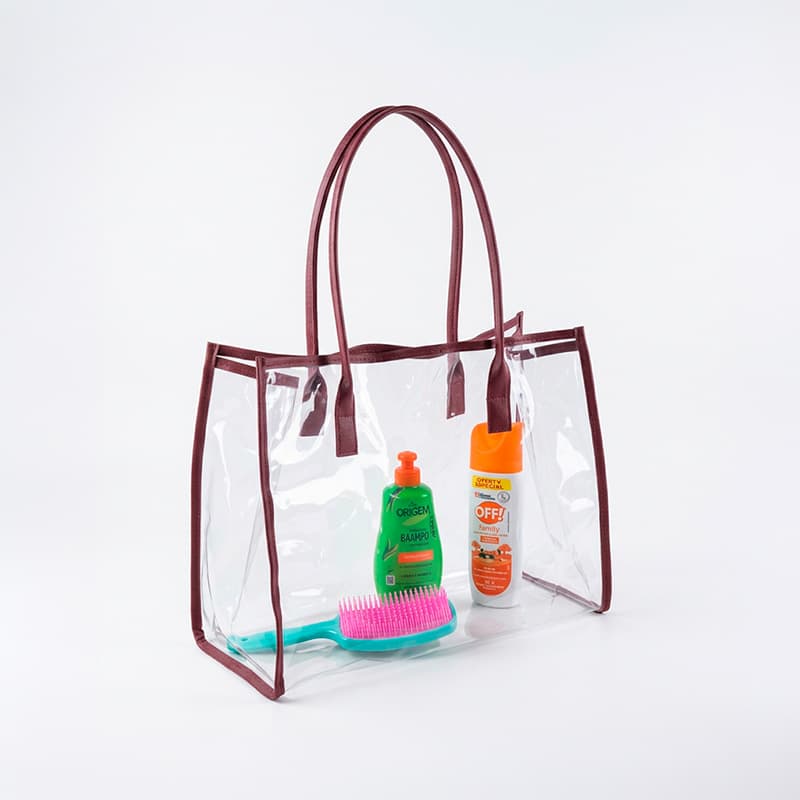 Uma Bolsa Praia de brinde com itens de beleza dentro