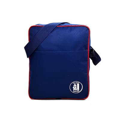 uma bolsa azul com alça transversal